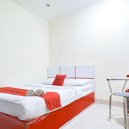 Hotel Reddoorz At Buah Batu 5 à Bandung Extérieur photo