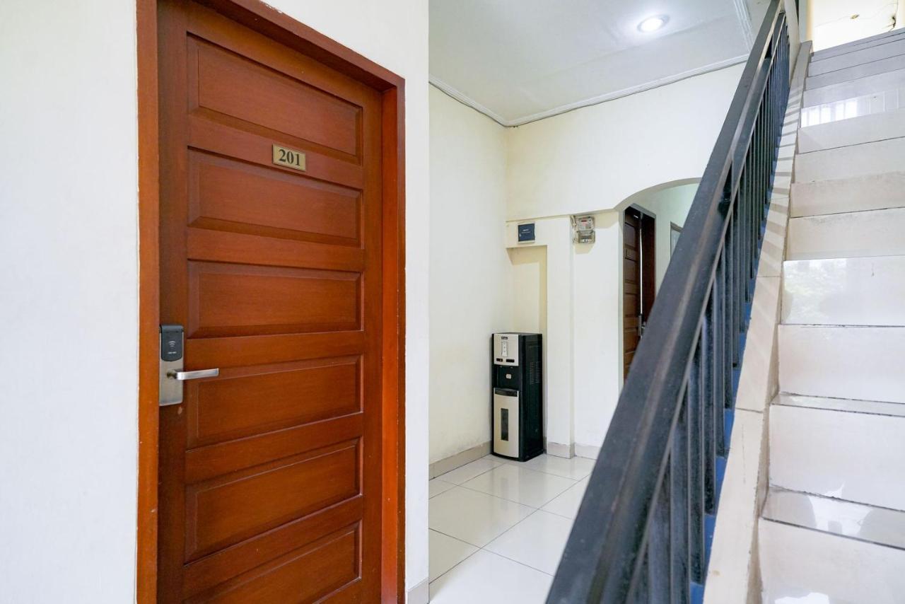 Hotel Reddoorz At Buah Batu 5 à Bandung Extérieur photo