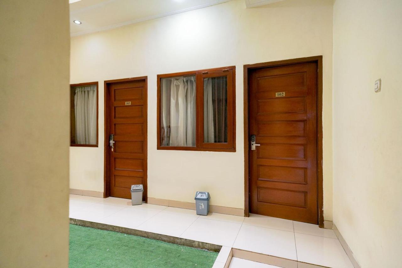 Hotel Reddoorz At Buah Batu 5 à Bandung Extérieur photo