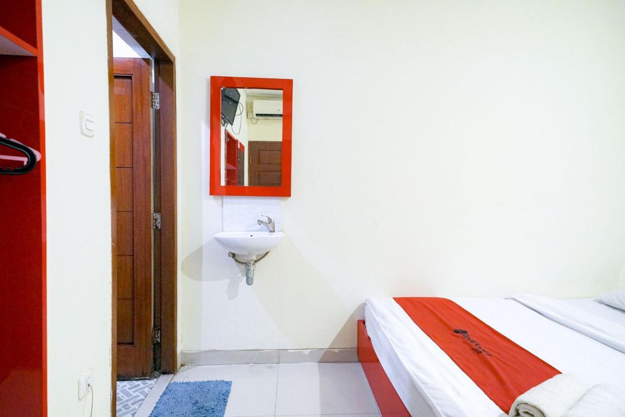 Hotel Reddoorz At Buah Batu 5 à Bandung Extérieur photo
