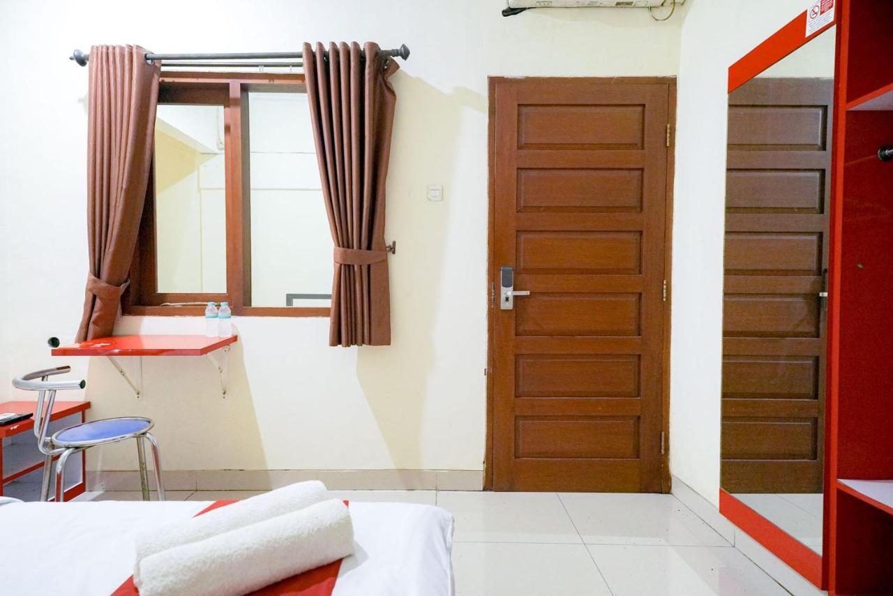 Hotel Reddoorz At Buah Batu 5 à Bandung Extérieur photo