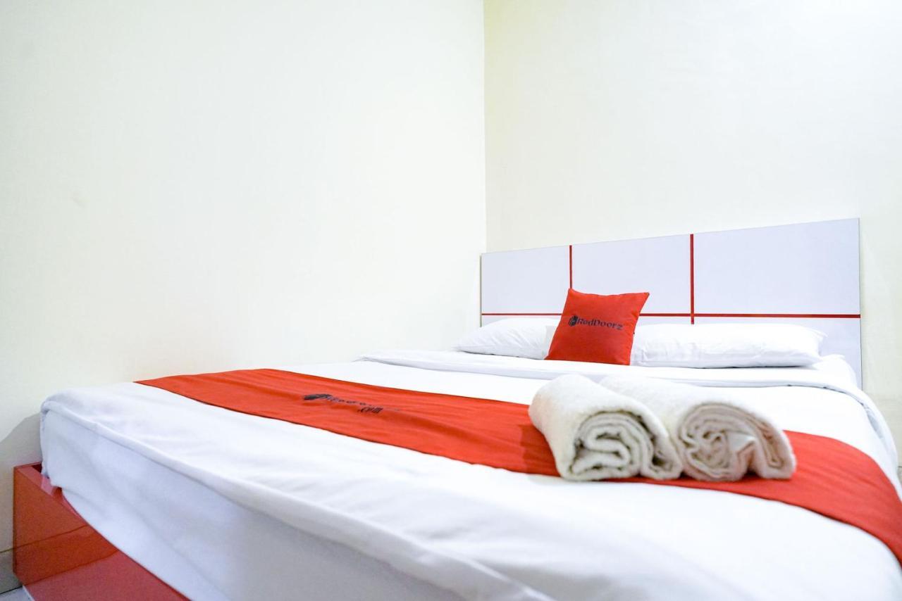 Hotel Reddoorz At Buah Batu 5 à Bandung Extérieur photo