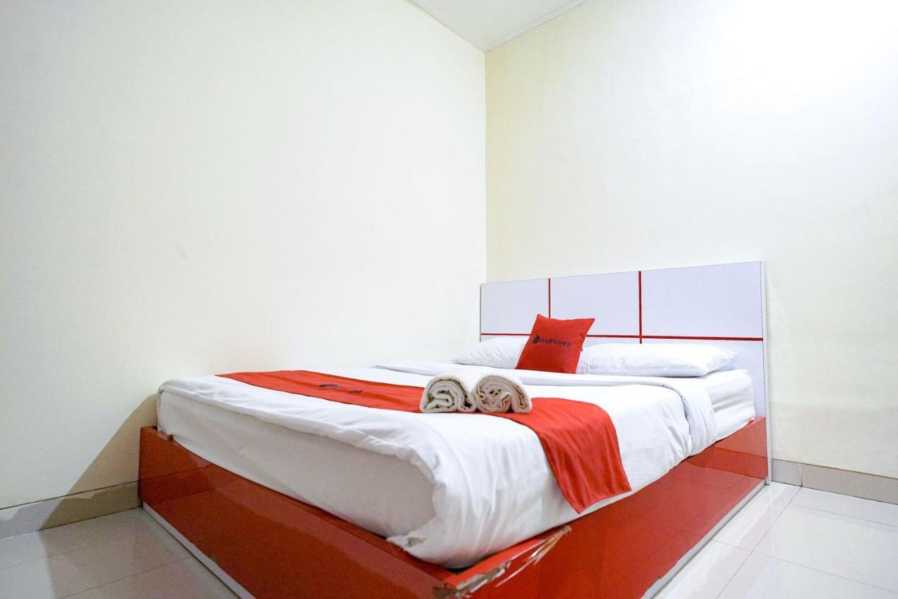 Hotel Reddoorz At Buah Batu 5 à Bandung Extérieur photo