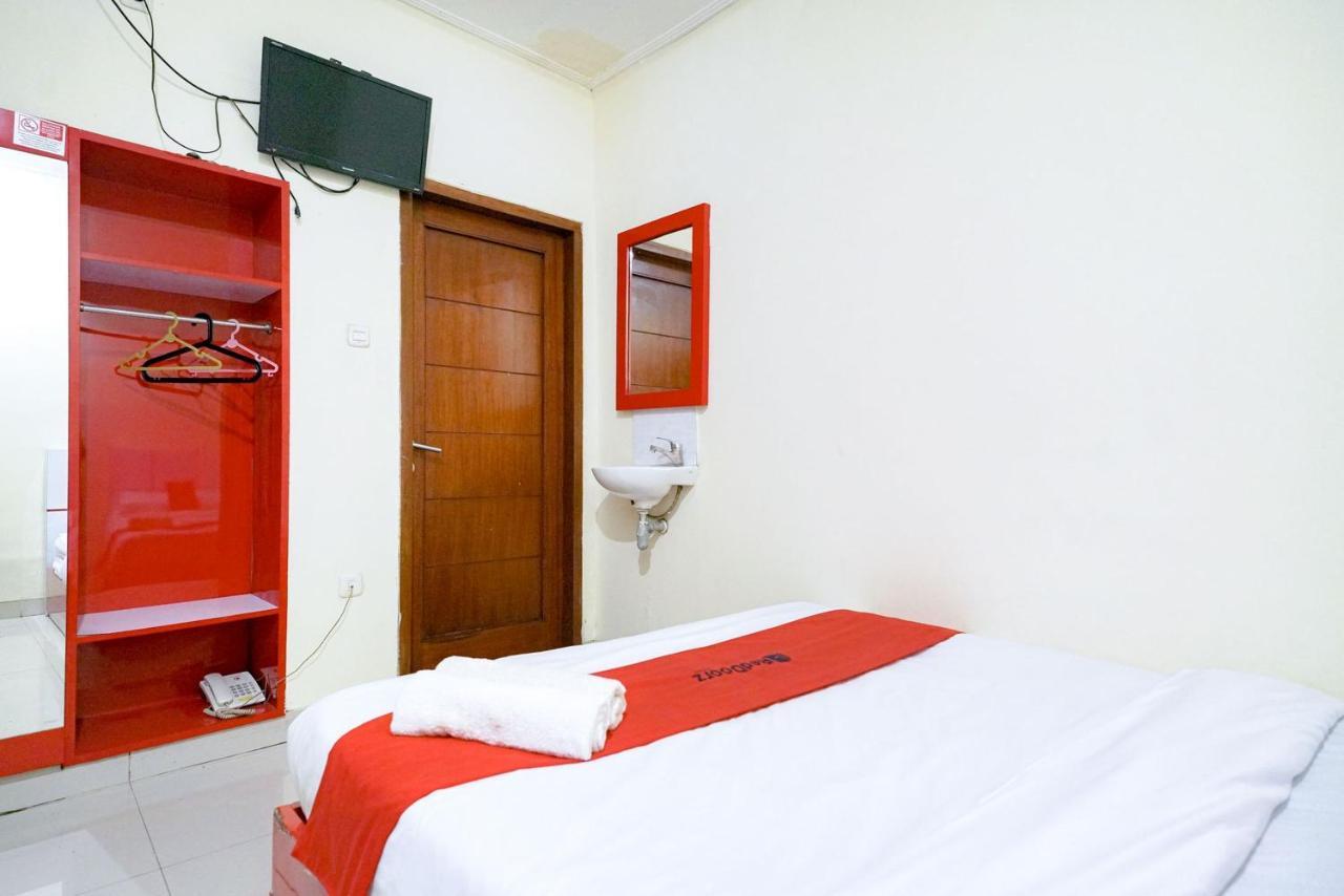 Hotel Reddoorz At Buah Batu 5 à Bandung Extérieur photo
