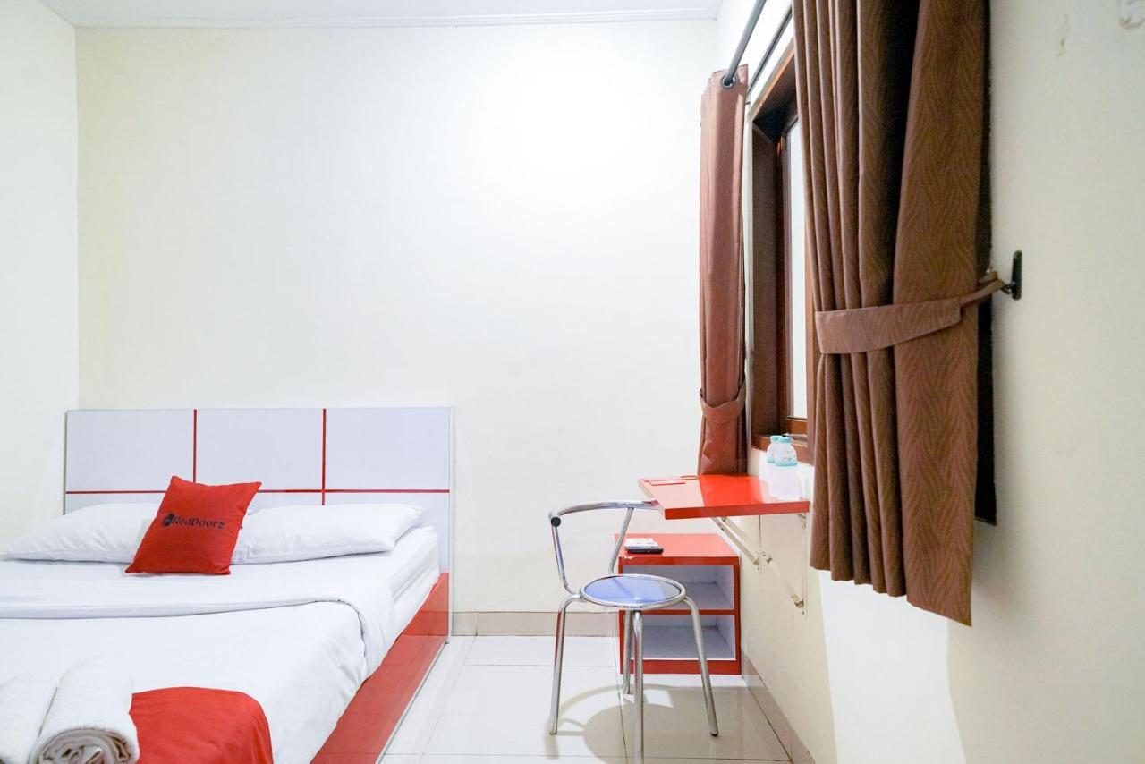 Hotel Reddoorz At Buah Batu 5 à Bandung Extérieur photo